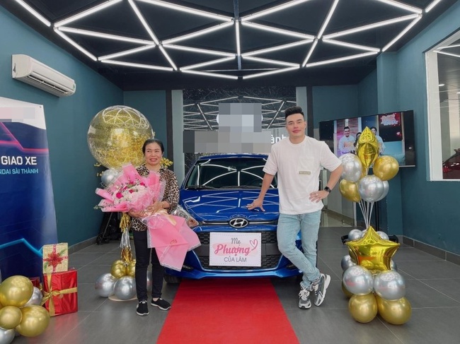 "Ngày của mẹ" nhìn lại những món quà sao Việt tặng đấng sinh thành mà trầm trồ: Người tặng nhà, người tặng xe nhưng tất cả đều kém xa Lý Nhã Kỳ - Ảnh 2. "Ngày của mẹ" nhìn lại những món quà sao Việt tặng đấng sinh thành mà trầm trồ: Người tặng nhà, người tặng xe nhưng tất cả đều kém xa Lý Nhã Kỳ - Ảnh 2.