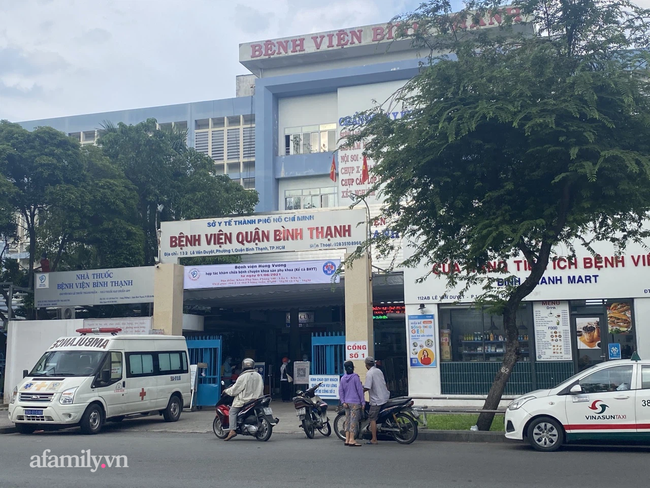 Mới mở cửa 1 ngày, Bệnh viện quận Tân Phú lại phải phong tỏa tiếp vì 2 nhân viên y tế nghi nhiễm COVID-19 - Ảnh 3.