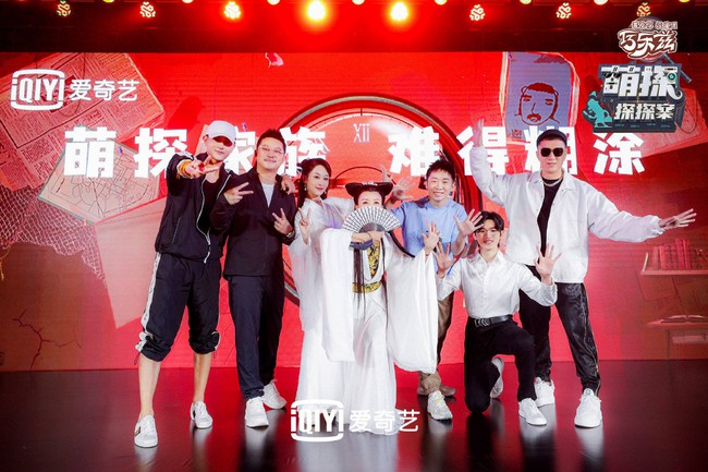 Dương Tử đi họp báo, mặc váy trắng gợi nhắc Cẩm Mịch ở Hương mật tựa khói sương, người bé xíu gây chú ý - Ảnh 1. Dương Tử đi họp báo, mặc váy trắng gợi nhắc Cẩm Mịch ở Hương mật tựa khói sương, người bé xíu gây chú ý - Ảnh 1.