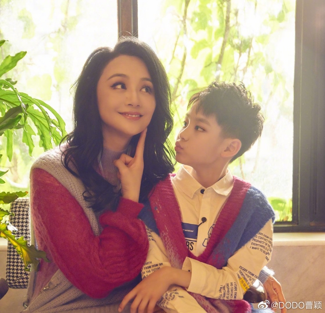 Vẻ ngoài "xinh trai" của quý tử nhà "đệ nhất mỹ nhân cổ trang" Tào Dĩnh được khen không kém gì Tiêu Chiến, Vương Nhất Bác - Ảnh 4.