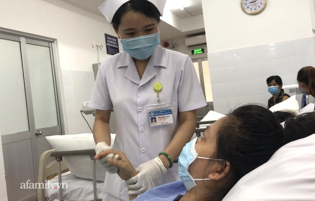 Thai phụ 28 tuổi đang lâm bồn thì tiền sản giật nguy kịch, bác sĩ 2 bệnh viện căng não cứu cả mẹ lẫn con - Ảnh 1.