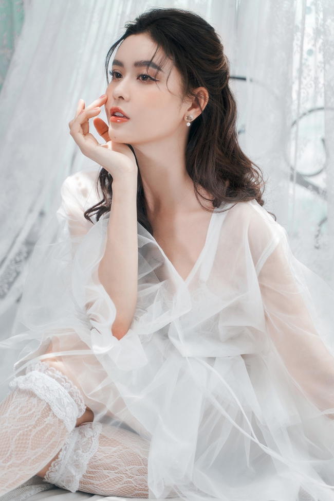 Trương Quỳnh Anh khoe nhan sắc xinh đẹp, gợi cảm, tươi tắn dù vừa trải qua ca phẫu thuật - Ảnh 3. Trương Quỳnh Anh khoe nhan sắc xinh đẹp, gợi cảm, tươi tắn dù vừa trải qua ca phẫu thuật - Ảnh 3.