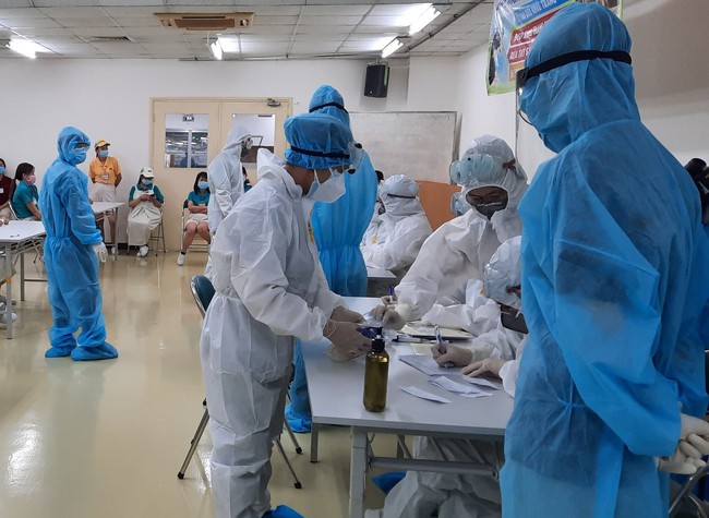 TP.HCM thông tin mới nhất về 2 công nhân dương tính SARS-CoV-2 làm việc tại KCX Tân Thuận và công ty Pouyuen - Ảnh 1.