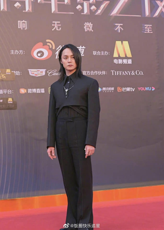 Sự kiện Đêm điện ảnh Weibo: Con trai "Điêu Thuyền đẹp nhất màn ảnh" gây sốt nhờ ngoại hình nổi bật, Cảnh Điềm lộ dấu hiệu lão hóa - Ảnh 16. Sự kiện Đêm điện ảnh Weibo: Con trai "Điêu Thuyền đẹp nhất màn ảnh" gây sốt nhờ ngoại hình nổi bật, Cảnh Điềm lộ dấu hiệu lão hóa - Ảnh 16.