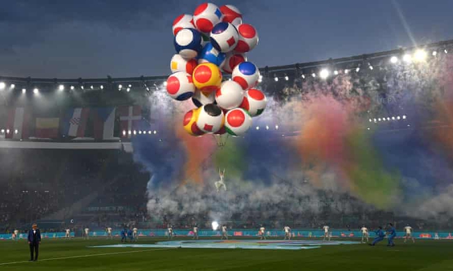 Mãn nhãn với Lễ khai mạc Euro 2020: Bữa tiệc màu sắc đầy ấn tượng mang nhiều thông điệp ý nghĩa - Ảnh 4.