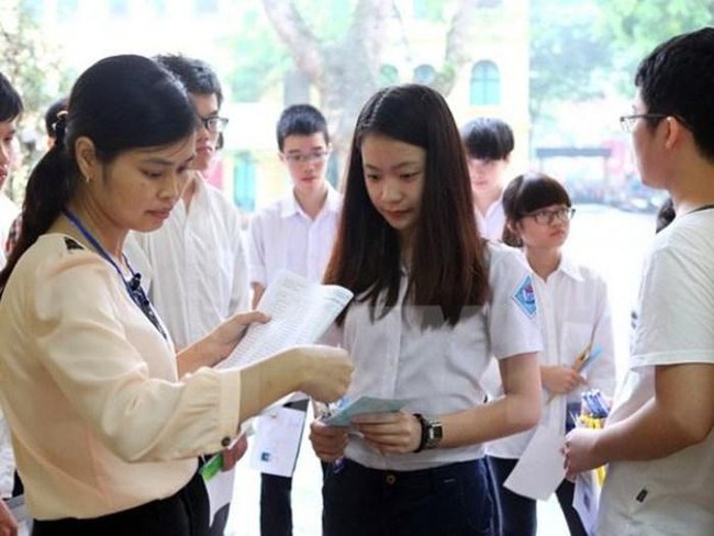 Sáng nay, gần 8.000 thí sinh thi vào lớp 10 THPT chuyên của Hà Nội - Ảnh 1.