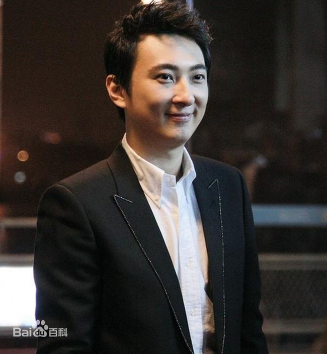 "Bản sao Triệu Lệ Dĩnh" lại bị netizen mỉa mai vì hành động "ké fame" từ drama tình cảm của Vương Tư Thông - Ảnh 1.