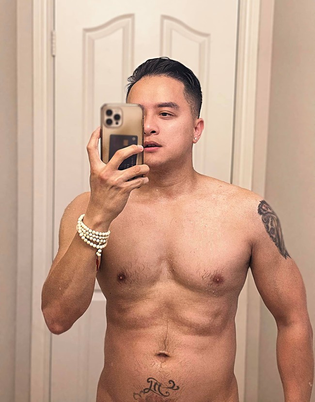 Cao Thái Sơn khoe hình xăm tên người yêu cũ gần chỗ nhạy cảm, Lương Bằng Quang lập tức làm "thánh soi" - Ảnh 3.