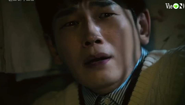 Cuộc chiến thượng lưu 3 tập 3: Ju Dan Tae bị &quot;hành&quot; lên bờ, xuống ruộng, sốc nhất là màn lật mặt của Seok Kyung - Ảnh 3.