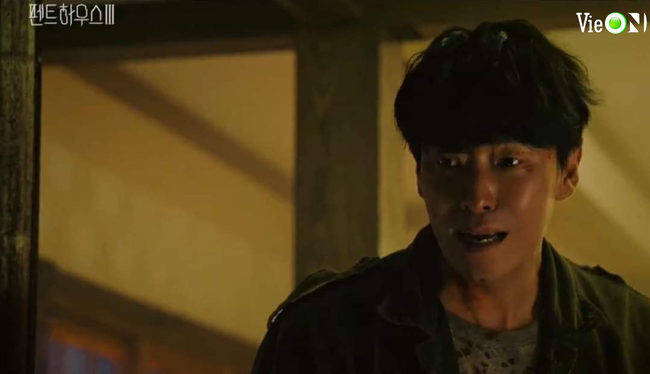 Cuộc chiến thượng lưu 3 tập 3: Ju Dan Tae bị &quot;hành&quot; lên bờ, xuống ruộng, sốc nhất là màn lật mặt của Seok Kyung - Ảnh 2.