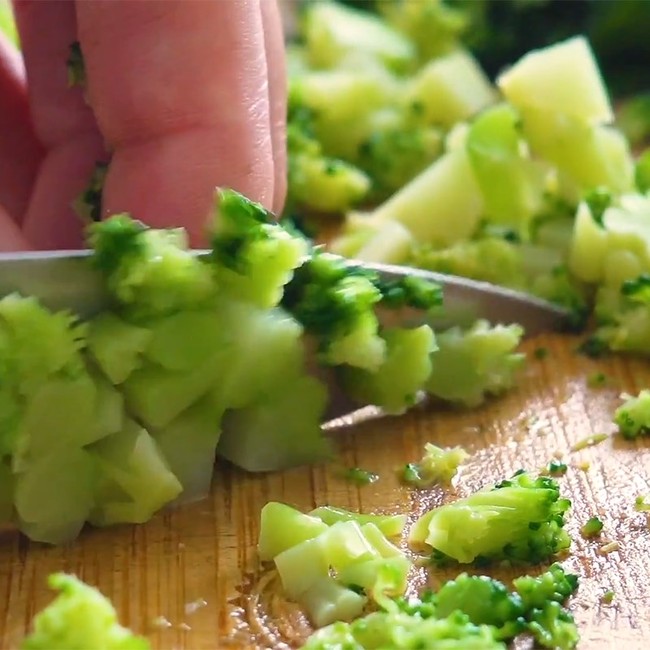 Ghim ngay cách làm món salad giảm cân &quot;đỉnh của chóp&quot;: Trời nóng không muốn ăn cơm, chén bát salad này cũng đủ no - Ảnh 7.