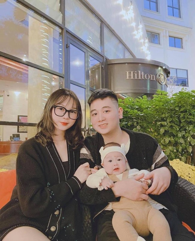 Con mới được hơn 10 tháng tuổi, bạn thân Linh Ka thông báo bầu tập 2 khiến dân tình bất ngờ ngã ngửa - Ảnh 3. Con mới được hơn 10 tháng tuổi, bạn thân Linh Ka thông báo bầu tập 2 khiến dân tình bất ngờ ngã ngửa - Ảnh 3.