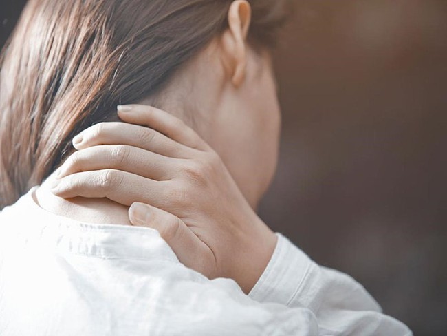 Những người hay bị đau mỏi vai gáy thường có 5 loại bệnh đang "trú ẩn" trong cơ thể, cần điều trị sớm kẻo ảnh hưởng tính mạng - Ảnh 1.