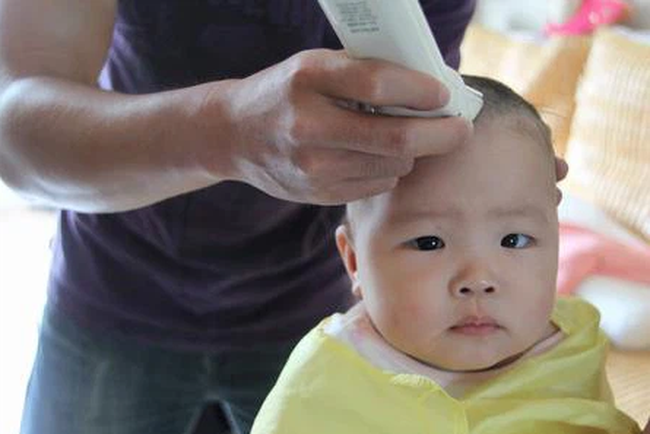 Thời tiết nắng nóng, cha mẹ thường dùng cách này để hạ nhiệt mà không biết đang hại con, sai lầm cuối cùng có thể khiến trẻ mất mạng - Ảnh 3.