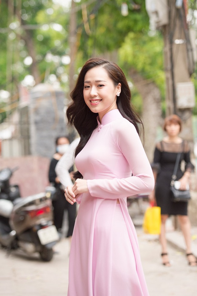 Ngắm loạt ảnh thời dự thi Hoa hậu Việt Nam của mỹ nhân được CEO cầu hôn trên máy bay: Body gợi cảm "hút mắt" hơn cả nhan sắc - Ảnh 1. Ngắm loạt ảnh thời dự thi Hoa hậu Việt Nam của mỹ nhân được CEO cầu hôn trên máy bay: Body gợi cảm "hút mắt" hơn cả nhan sắc - Ảnh 1.