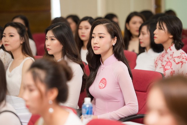 Ngắm loạt ảnh thời dự thi Hoa hậu Việt Nam của mỹ nhân được CEO cầu hôn trên máy bay: Body gợi cảm "hút mắt" hơn cả nhan sắc - Ảnh 7. Ngắm loạt ảnh thời dự thi Hoa hậu Việt Nam của mỹ nhân được CEO cầu hôn trên máy bay: Body gợi cảm "hút mắt" hơn cả nhan sắc - Ảnh 7.