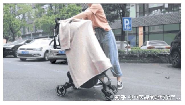 Thời tiết nắng nóng đến mức bố mẹ cũng không thể hạ nhiệt cho con bằng cách này, bất cứ sai lầm nào cũng có thể khiến trẻ mất mạng - Ảnh 1.