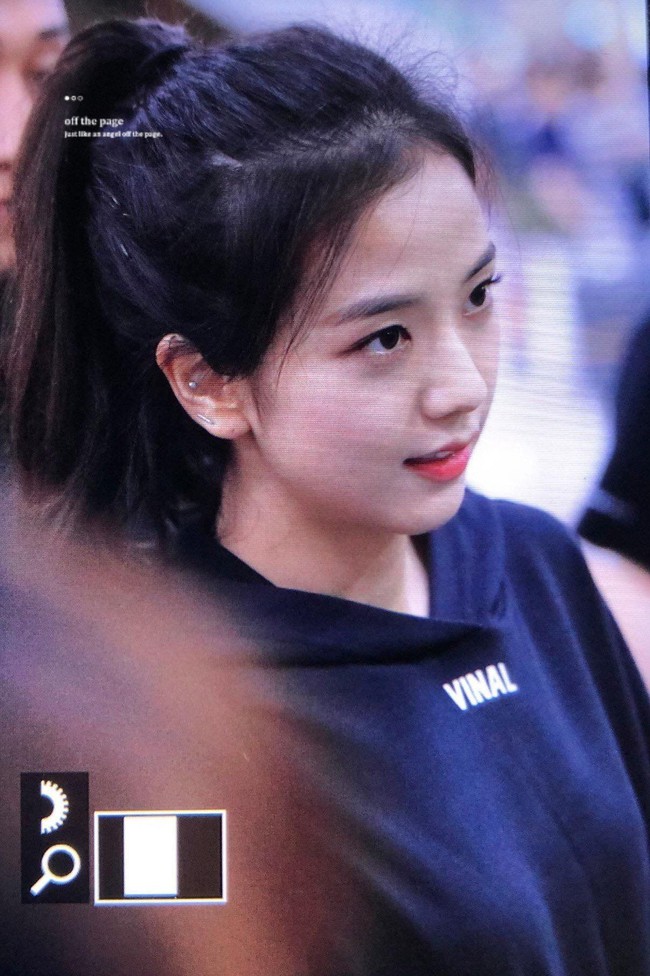 Quen nhìn Jisoo xõa xượi rồi, giờ hãy ngắm visual xinh điên đảo của chị cả Black Pink khi áp dụng 4 kiểu tóc buộc - Ảnh 4. Quen nhìn Jisoo xõa xượi rồi, giờ hãy ngắm visual xinh điên đảo của chị cả Black Pink khi áp dụng 4 kiểu tóc buộc - Ảnh 4.