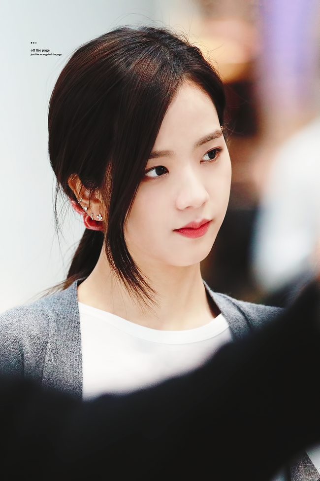 Quen nhìn Jisoo xõa xượi rồi, giờ hãy ngắm visual xinh điên đảo của chị cả Black Pink khi áp dụng 4 kiểu tóc buộc - Ảnh 2. Quen nhìn Jisoo xõa xượi rồi, giờ hãy ngắm visual xinh điên đảo của chị cả Black Pink khi áp dụng 4 kiểu tóc buộc - Ảnh 2.