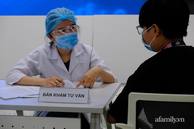 Chuyện &quot;dở khóc dở cười&quot;: Nhân viên sân bay Tân Sơn Nhất được tiêm 2 mũi vắc xin COVID-19 trong 30 phút - Ảnh 2.