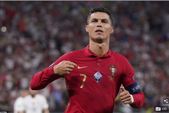 Lập cú đúp vào lưới Pháp tại Euro 2020, Ronaldo ghi bàn vĩ đại nhất lịch sử và nắm giữ cả tá kỉ lục vô tiền khoáng hậu - Ảnh 1.