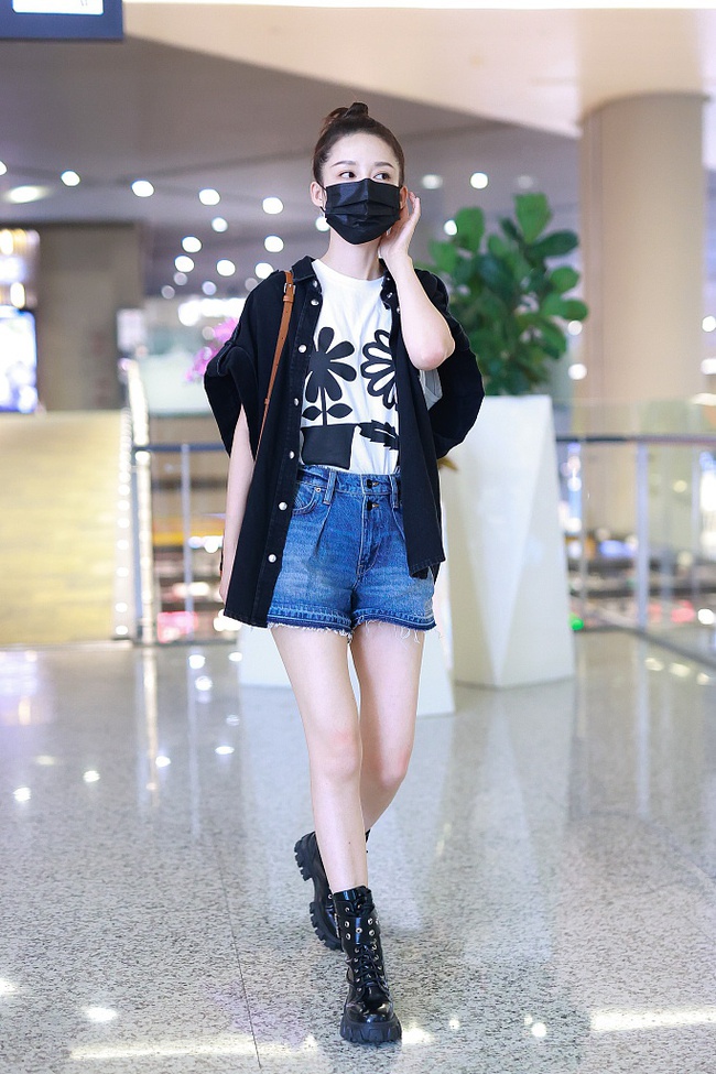 Hải thượng phồn hoa: Lý Thấm khoe chân trắng nõn, nhan sắc lên hương thế nào mà không make up vẫn đẹp xỉu - Ảnh 6. Hải thượng phồn hoa: Lý Thấm khoe chân trắng nõn, nhan sắc lên hương thế nào mà không make up vẫn đẹp xỉu - Ảnh 6.