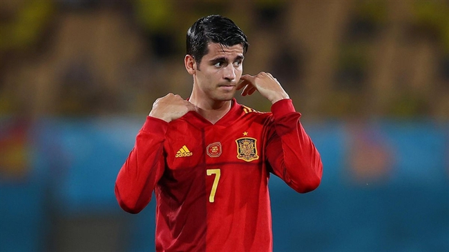 Vợ đẹp và 3 con trai siêu dễ thương của Morata - cầu thủ Tây Ban Nha đang bị dọa giết con vì không ghi bàn - Ảnh 1. Vợ đẹp và 3 con trai siêu dễ thương của Morata - cầu thủ Tây Ban Nha đang bị dọa giết con vì không ghi bàn - Ảnh 1.