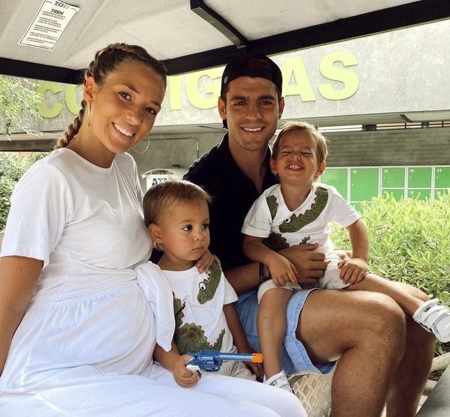 Vợ đẹp và 3 con trai siêu dễ thương của Morata - cầu thủ Tây Ban Nha đang bị dọa giết con vì không ghi bàn - Ảnh 6.