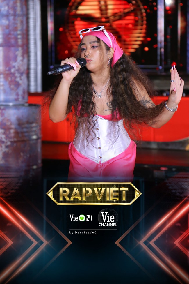 Rap Việt: Hotgirl khiến dân tình săn lùng vì ảnh chụp casting gây tò mò, rapper từng bị 4 HLV từ chối lột xác ngày trở lại - Ảnh 1.