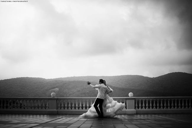 HOT: Hồ Ngọc Hà chính thức tung ảnh cưới, nhìn cô dâu cười rạng rỡ bên chú rể Kim Lý đã thấy hạnh phúc  - Ảnh 3.