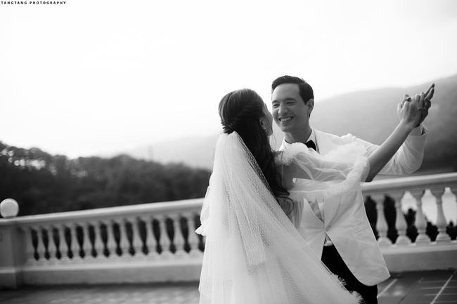 HOT: Hồ Ngọc Hà chính thức tung ảnh cưới, nhìn cô dâu cười rạng rỡ bên chú rể Kim Lý đã thấy hạnh phúc  - Ảnh 4.