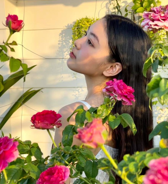 Con gái Quyền Linh gây ngỡ ngàng khi để mặt mộc chụp ảnh ở nhà - Ảnh 4. Con gái Quyền Linh gây ngỡ ngàng khi để mặt mộc chụp ảnh ở nhà - Ảnh 4.