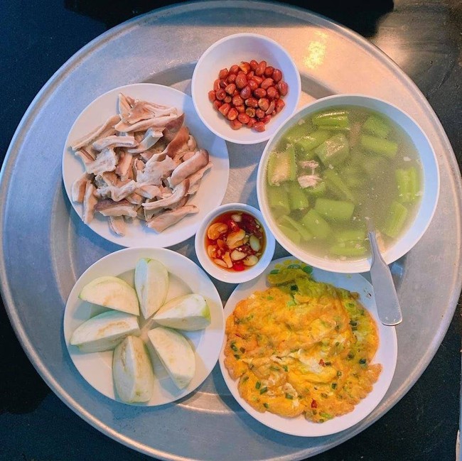 Gợi ý loạt thực đơn ngon - bổ - rẻ cho mâm cơm ngày Gia đình Việt Nam thêm vui vẻ, ấm cúng - Ảnh 6.