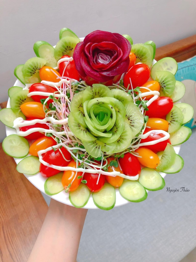 Vợ đảm làm salad &quot;hoa đua nở&quot; chỉ với 30k khiến chồng thích mê, tự nguyện ăn thay cơm mỗi ngày - Ảnh 5.