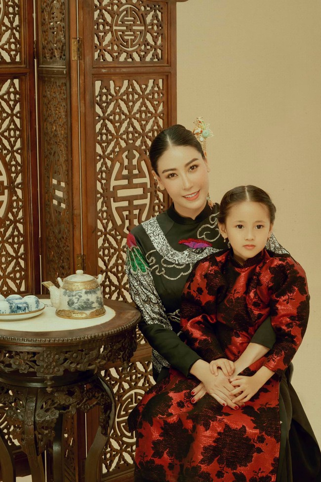 Con gái Hoa hậu Hà Kiều Anh từ lâu được khen xinh đẹp, đài các, giờ mới lộ ra cô bé là &quot;con vua, cháu chúa&quot; - Ảnh 1.