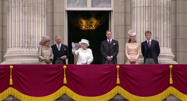 Vợ chồng Meghan được mời dự Đại lễ Bạch kim: Nữ ho&agrave;ng Anh muốn h&ograve;a giải hay l&agrave; nước đi để trị nh&agrave; Sussex? - Ảnh 2.