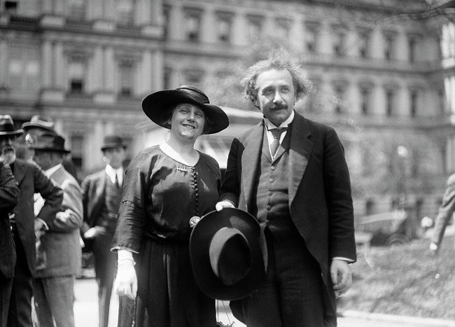 Người vợ thứ hai đặc biệt của thiên tài Albert Einstein: Mang danh &quot;kẻ thứ 3&quot; khiến vợ cả đau khổ và cuộc sống buồn tủi ít ai thấu - Ảnh 2.