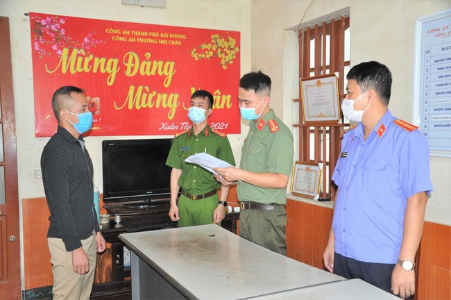 Bắt đối tượng tổ chức cho 'chùm ca bệnh' ở Hải Dương trốn đi nước ngoài - Ảnh 1. Bắt đối tượng tổ chức cho 'chùm ca bệnh' ở Hải Dương trốn đi nước ngoài - Ảnh 1.