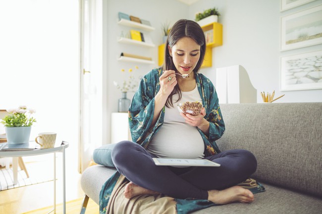 Bà bầu nên làm gì để phòng tránh ngộ độc thực phẩm mùa hè? - Ảnh 2. Bà bầu nên làm gì để phòng tránh ngộ độc thực phẩm mùa hè? - Ảnh 2.