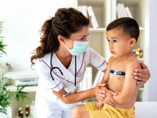 Các triệu chứng COVID-19 phổ biến ở trẻ em cha mẹ cần hết sức lưu ý - Ảnh 3. Các triệu chứng COVID-19 phổ biến ở trẻ em cha mẹ cần hết sức lưu ý - Ảnh 3.