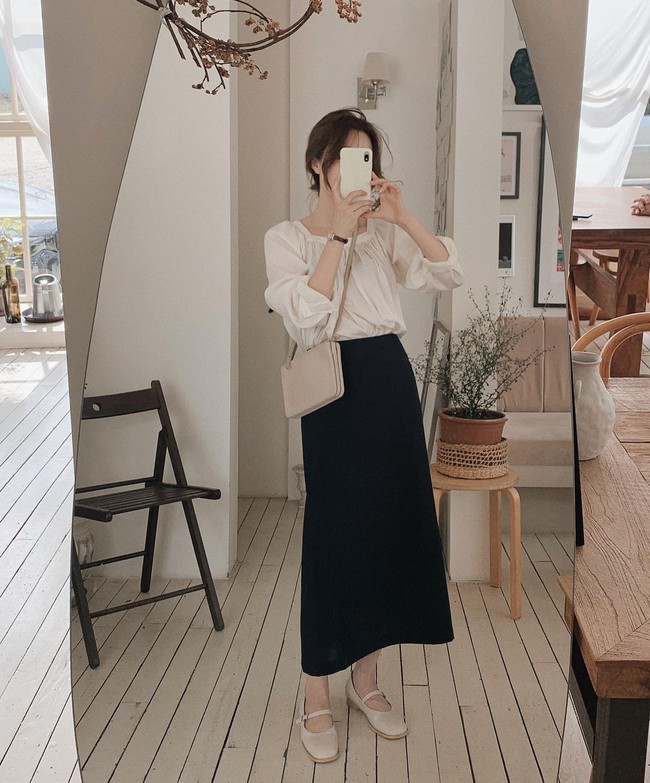 Sợ mặc chân váy đen bị già thì chị em hãy học gái Hàn 12 cách diện trẻ trung, thanh lịch - Ảnh 1. Sợ mặc chân váy đen bị già thì chị em hãy học gái Hàn 12 cách diện trẻ trung, thanh lịch - Ảnh 1.