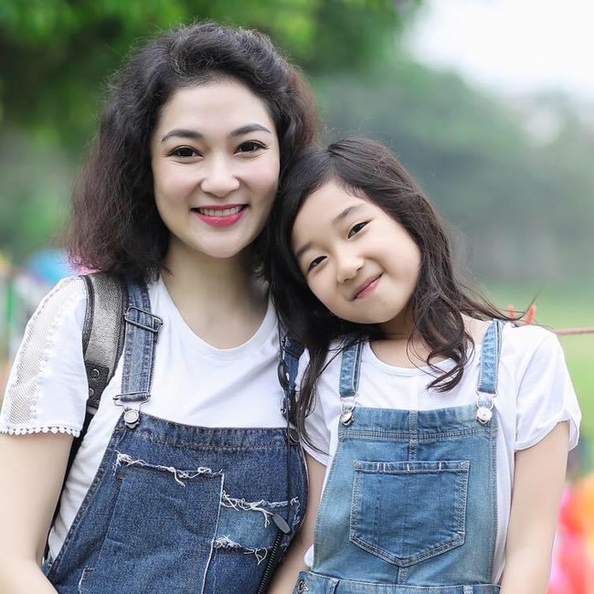 Con gái Hoa hậu Nguyễn Thị Huyền: Học trường đắt nhất nhì Hà Nội, thành tích ra sao mà khiến mẹ "mũi nở to như điếu cày" - Ảnh 1. Con gái Hoa hậu Nguyễn Thị Huyền: Học trường đắt nhất nhì Hà Nội, thành tích ra sao mà khiến mẹ "mũi nở to như điếu cày" - Ảnh 1.