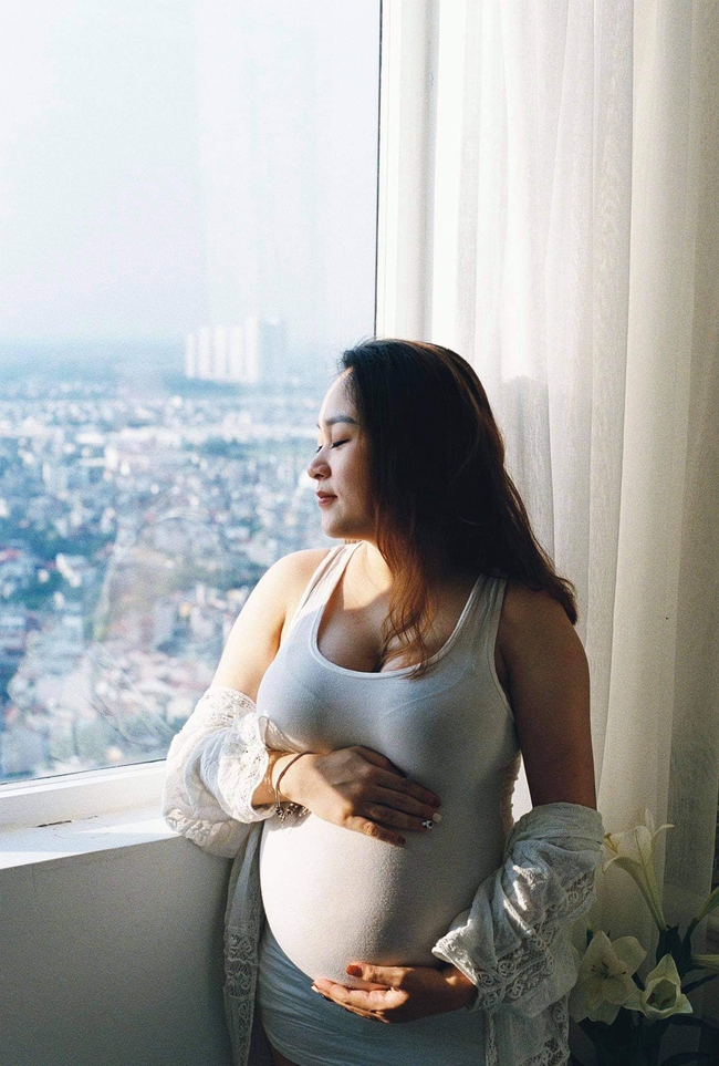 Diva Thanh Lam xúc động thông báo con gái đã mang thai, khoe ảnh bụng bầu vượt mặt - Ảnh 2.