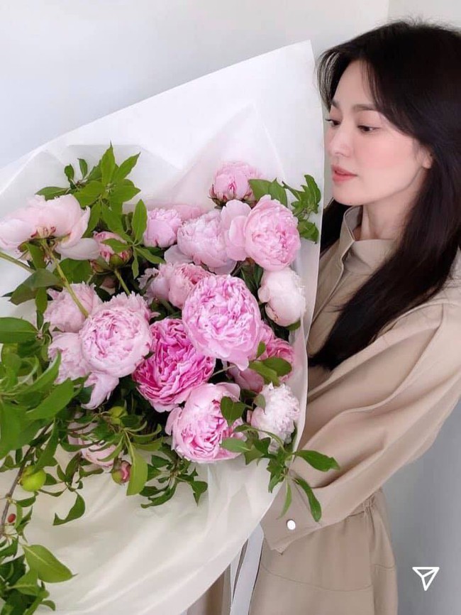 Ngoại hình tuổi 40 của Song Hye Kyo có gì đặc biệt mà báo Hàn lại thốt lên điều này? - Ảnh 2. Ngoại hình tuổi 40 của Song Hye Kyo có gì đặc biệt mà báo Hàn lại thốt lên điều này? - Ảnh 2.