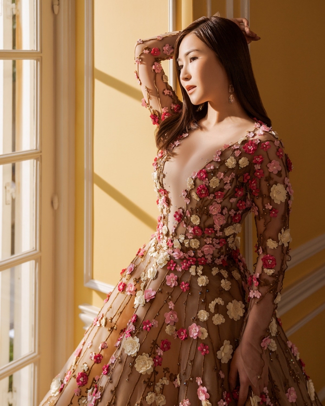 Hương Tràm đau khổ khi phát hiện mình chỉ là "nữ phụ đam mỹ" nhưng cái kết thực sự mới khiến mọi người ngỡ ngàng - Ảnh 2. Hương Tràm đau khổ khi phát hiện mình chỉ là "nữ phụ đam mỹ" nhưng cái kết thực sự mới khiến mọi người ngỡ ngàng - Ảnh 2.