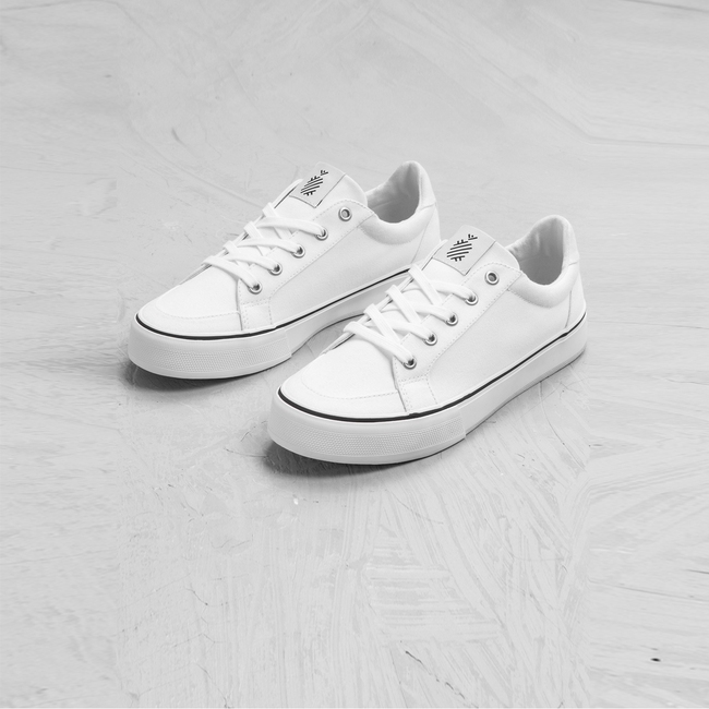 8 đôi sneakers trắng &quot;made in Vietnam&quot; chuẩn thời thượng, kết hợp được với mọi kiểu đồ và giá chỉ từ 350k - Ảnh 1.