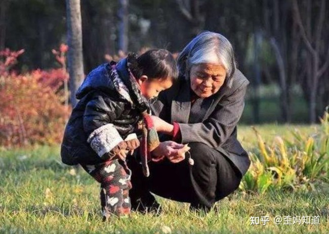 “Yêu bà ngoại hay yêu bà nội?”, câu trả lời của đứa trẻ khiến cả nhà ngượng ngùng, bố mẹ nào cũng phải lưu tâm vấn đề này - Ảnh 1.