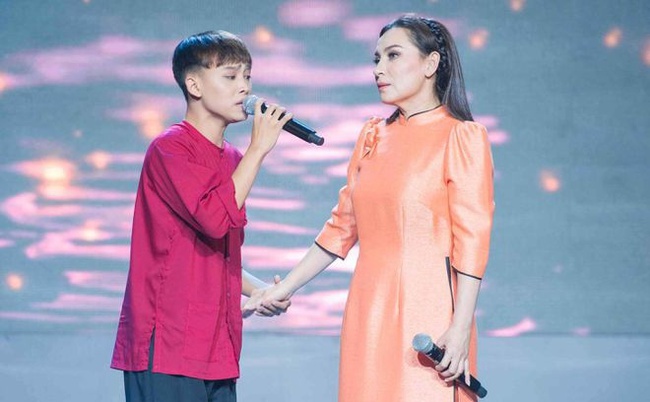 Hồ Văn Cường được Phi Nhung nhận nuôi sau Vietnam Idol Kids, bố mẹ vẫn đi làm thuê vất vả thế nào? - Ảnh 1.