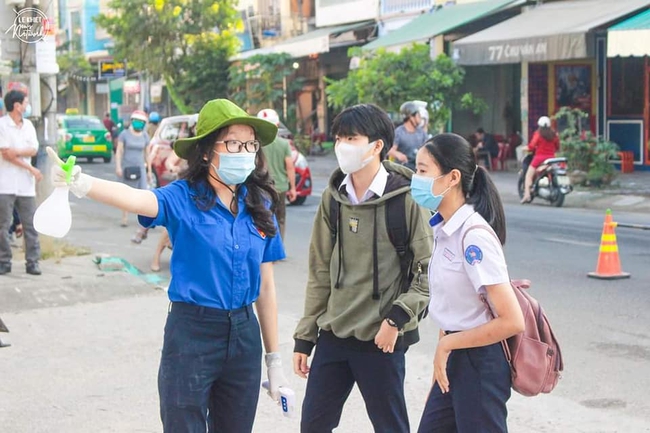 L&atilde;nh đạo Sở GD&ĐT Quảng Ng&atilde;i l&ecirc;n tiếng về th&ocirc;ng tin "lộ lọt đề thi" v&agrave;o lớp 10 - Ảnh 1.