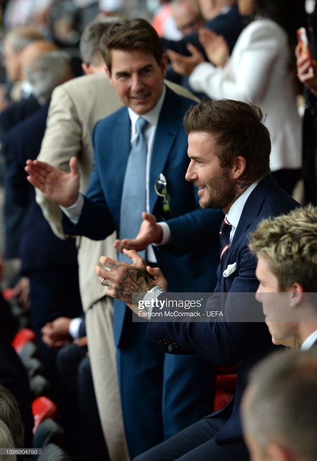 Tổ hợp nhan sắc thần kỳ David Beckham - Tom Cruise gây bão khi &quot;đổ bộ&quot; Chung kết Euro 2020 - Ảnh 4.